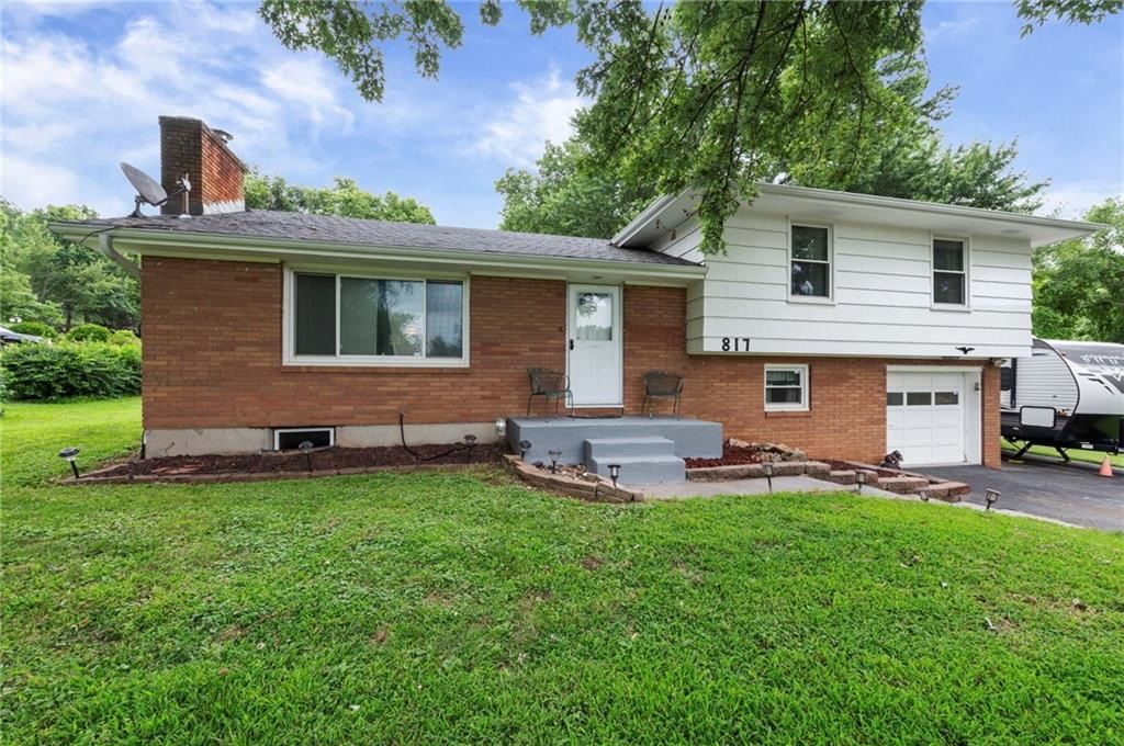 817 S Alexander Road, Independence, MO: listing photo 3