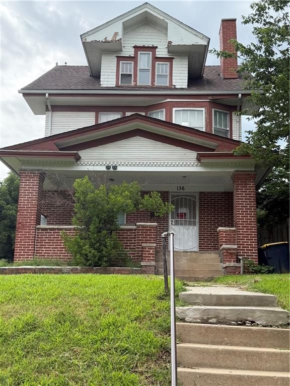 136 Spruce Avenue — photo 1