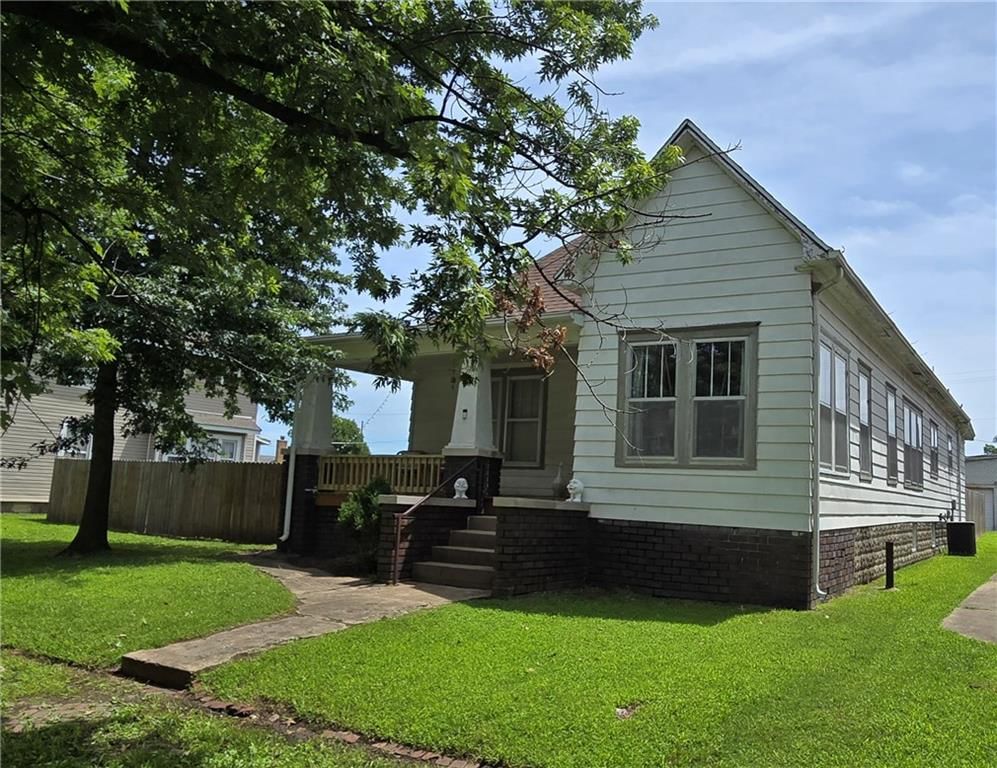 906 N Pine Street — photo 5