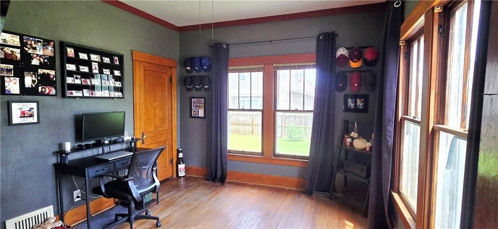 906 N Pine Street — photo 22