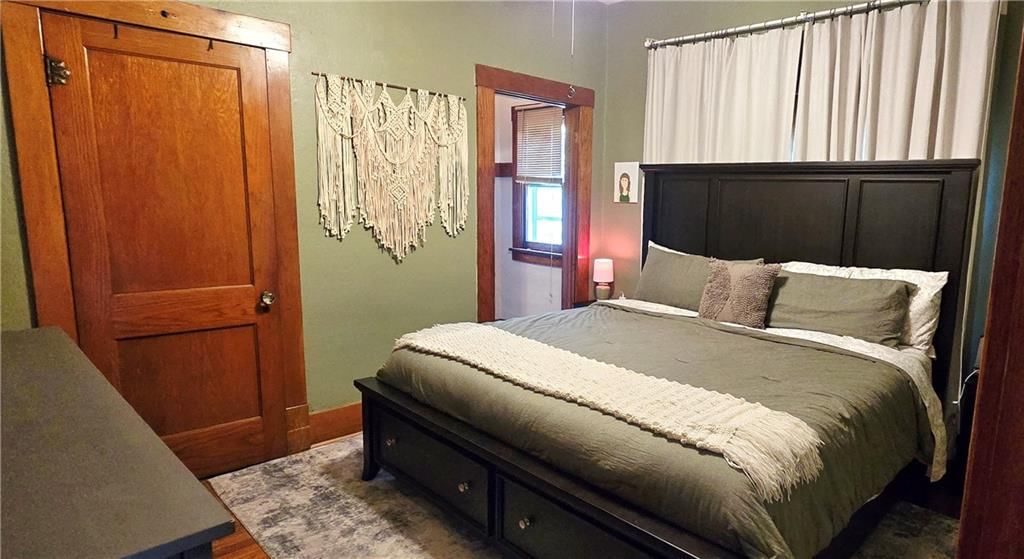 906 N Pine Street — photo 28