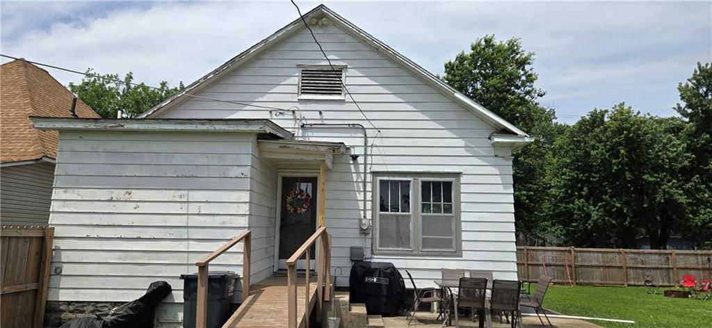 906 N Pine Street — photo 38