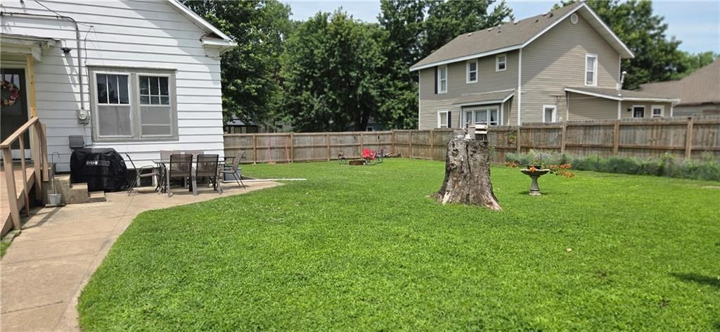906 N Pine Street — photo 39