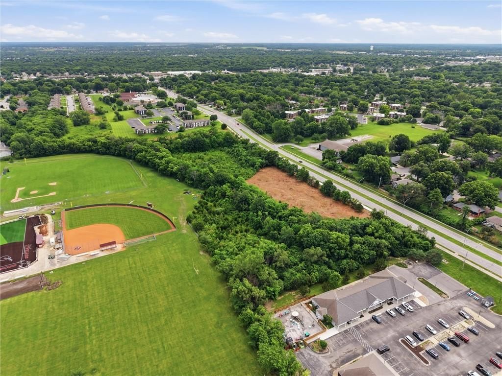 E Chipman Road — photo 14