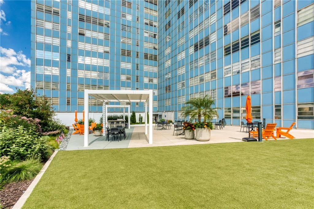 333 W Meyer Boulevard — photo 20