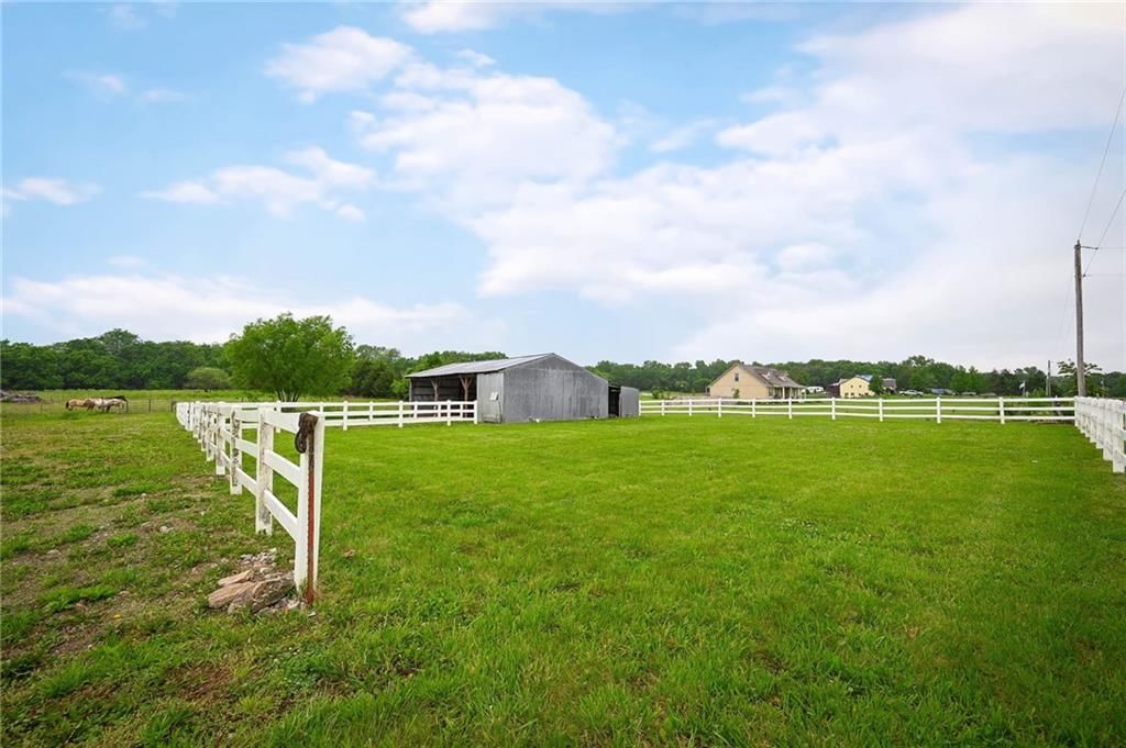 22922 Bedford Road — photo 37