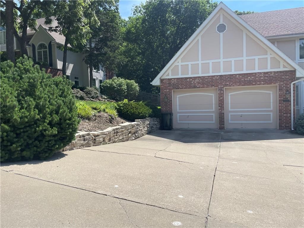 1609 Ridge Road, Leavenworth, KS: listing photo 3