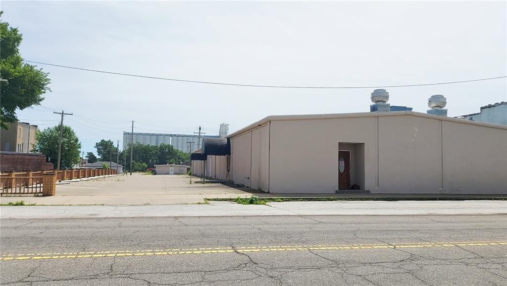 218 S Summit Street — photo 2