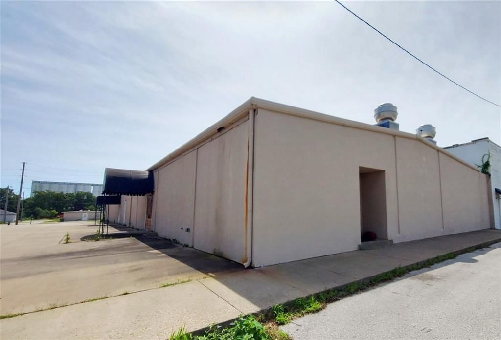 218 S Summit Street — photo 3
