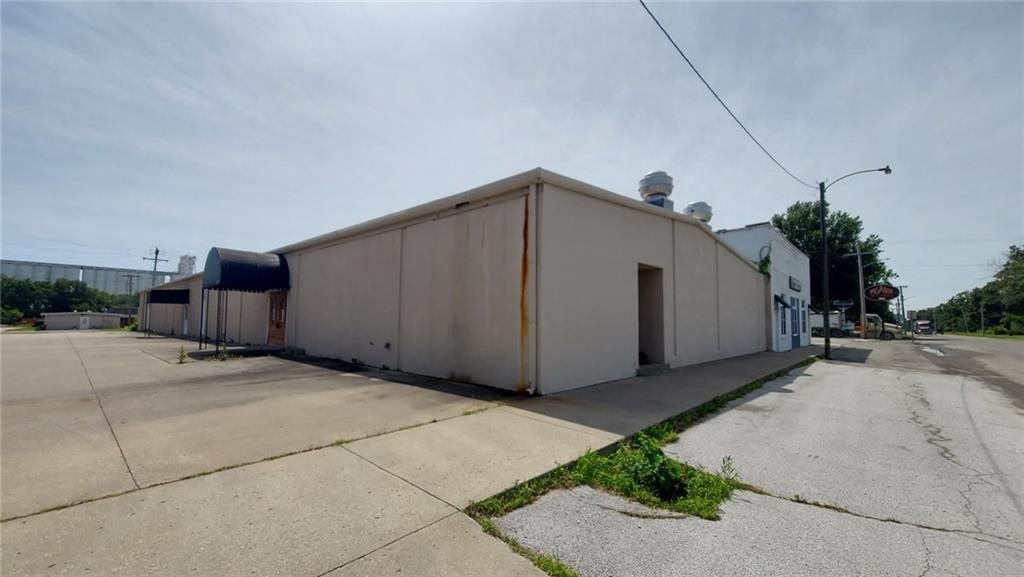 218 S Summit Street — photo 4
