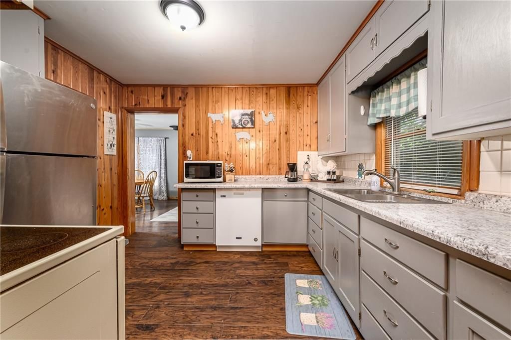 237 Allcutt Avenue — photo 6