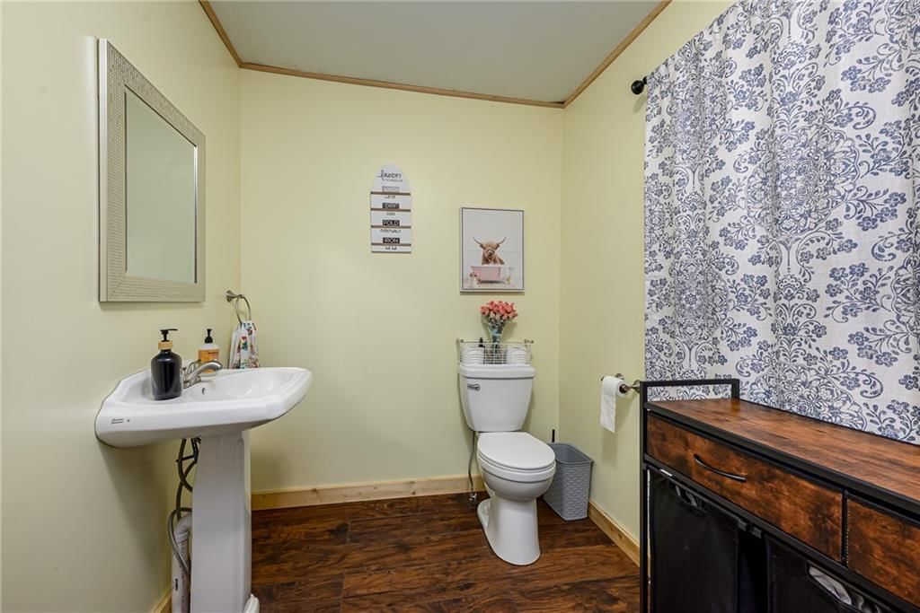 237 Allcutt Avenue — photo 10