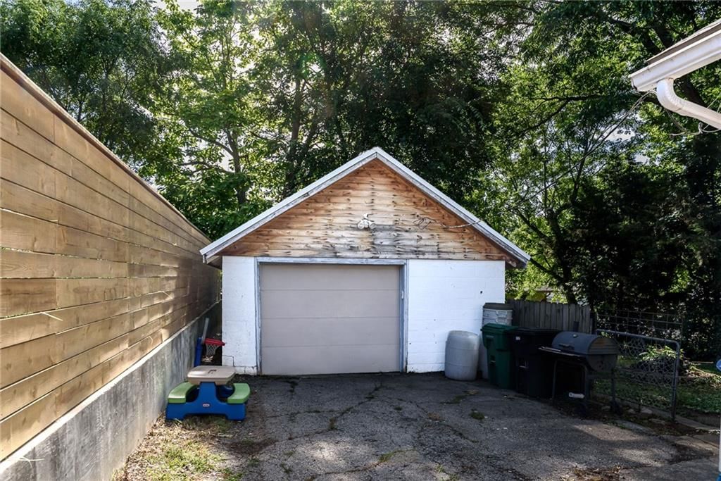 237 Allcutt Avenue — photo 18