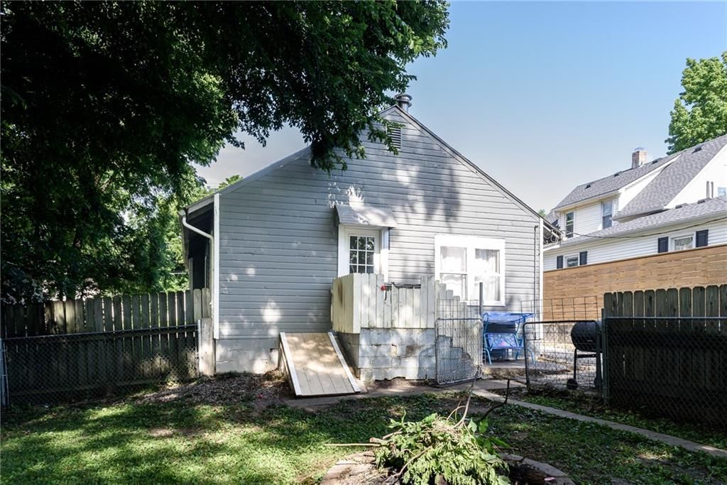 237 Allcutt Avenue — photo 21