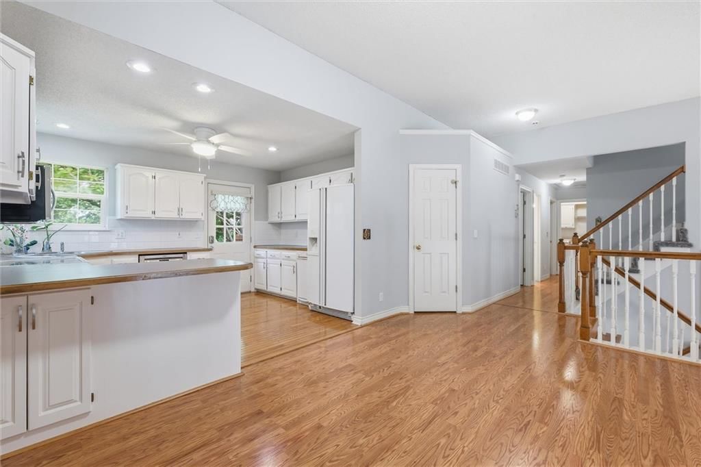 15358 RILEY Street — photo 10