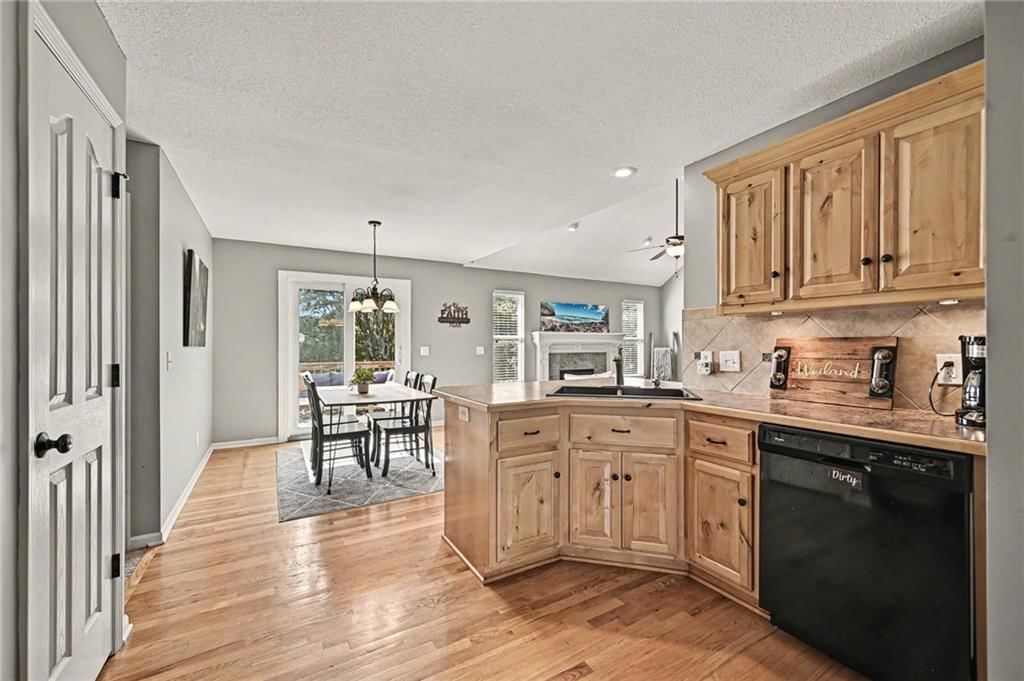 8427 N Kensington Avenue — photo 11