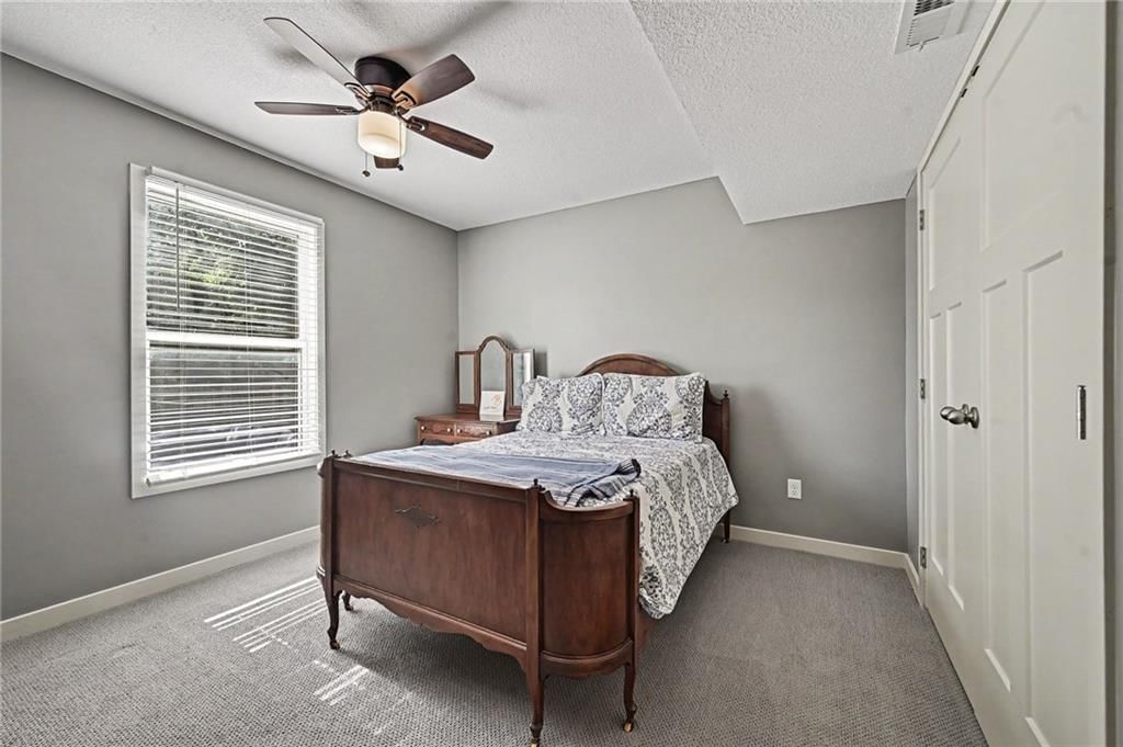 8427 N Kensington Avenue — photo 24
