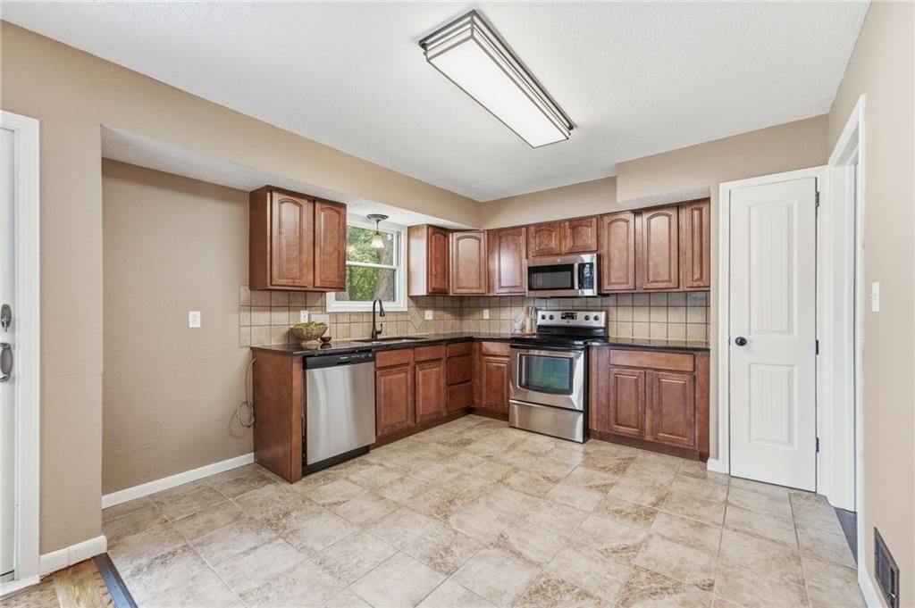305 SW Marion Lane — photo 14