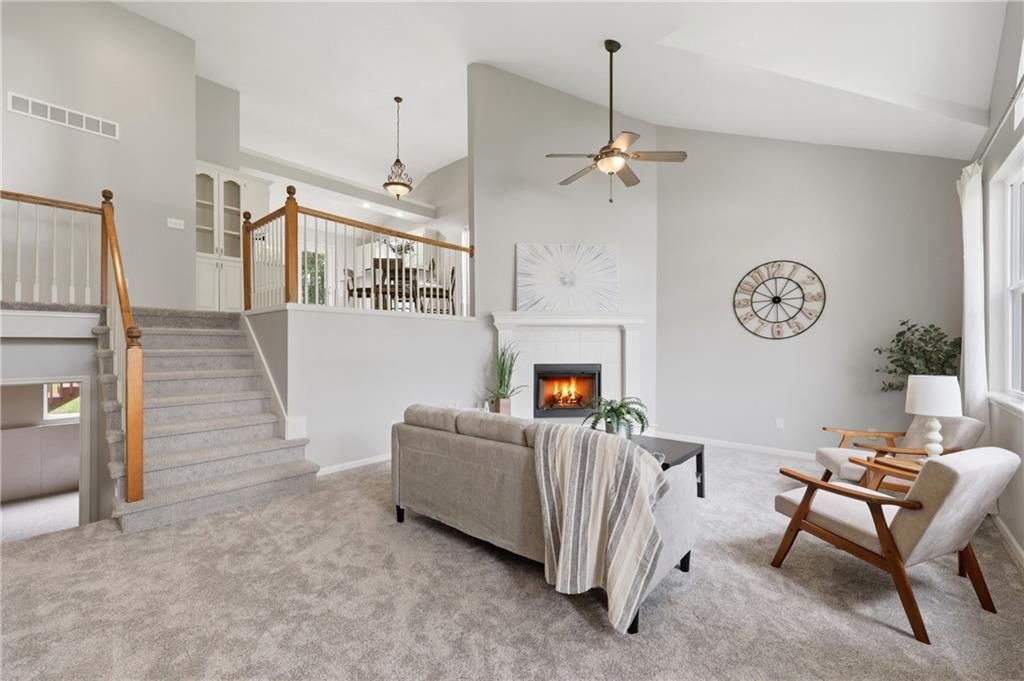 720 SE James Circle — photo 2