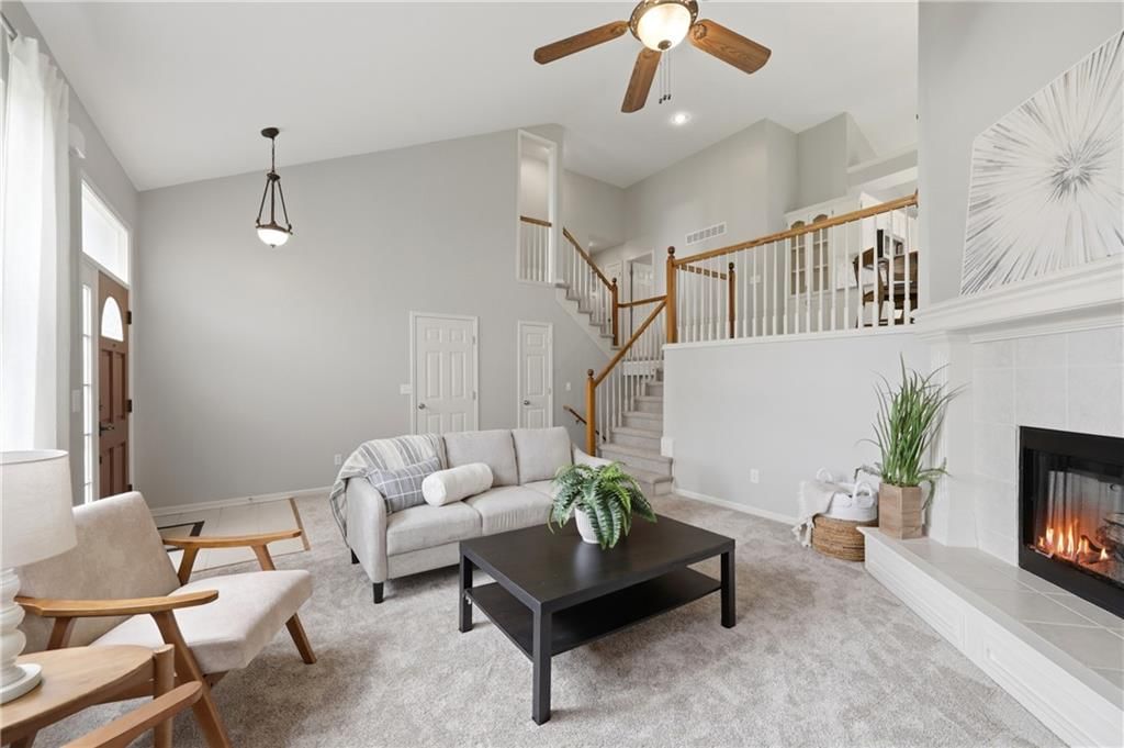 720 SE James Circle — photo 3