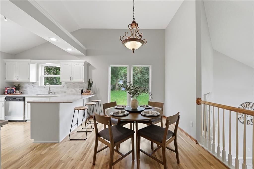 720 SE James Circle — photo 6