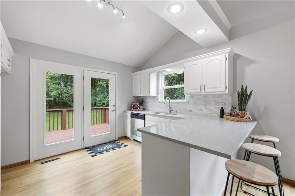 720 SE James Circle — photo 9