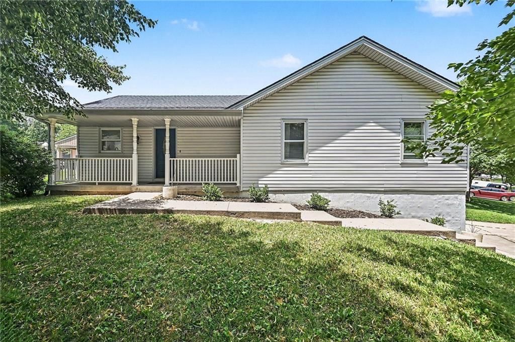 1720 Regency Drive — photo 1