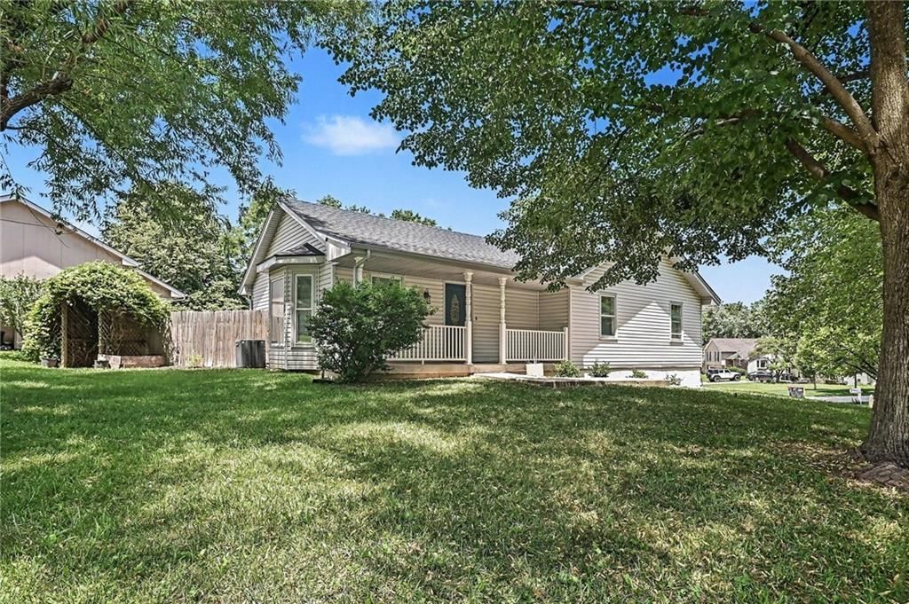 1720 Regency Drive — photo 2
