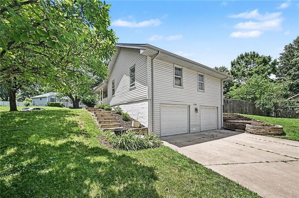 1720 Regency Drive — photo 25