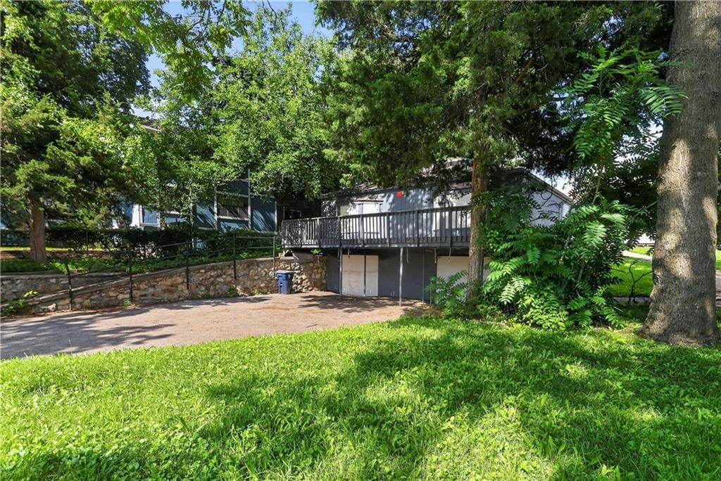 8155 Holmes Road — photo 9
