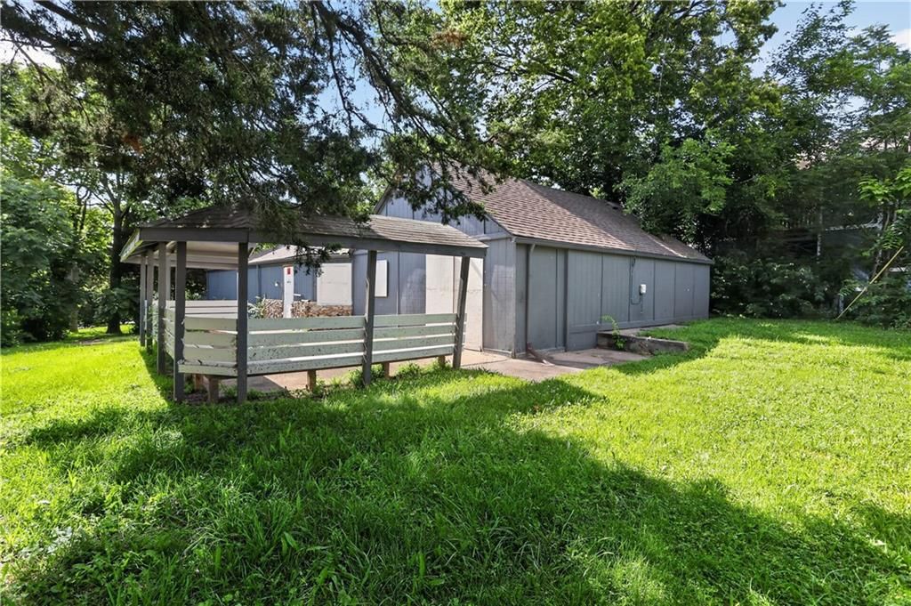 8155 Holmes Road — photo 16