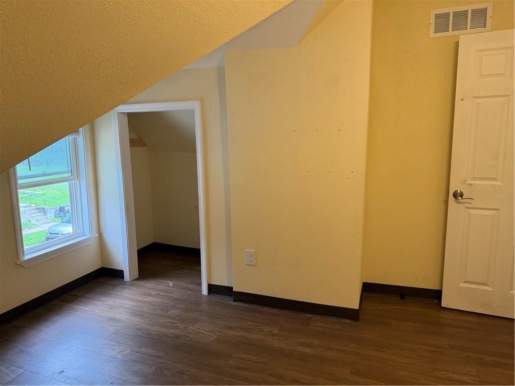 904 Vine Street — photo 16