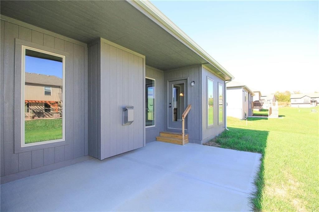 11022 N Corrington Avenue — photo 34