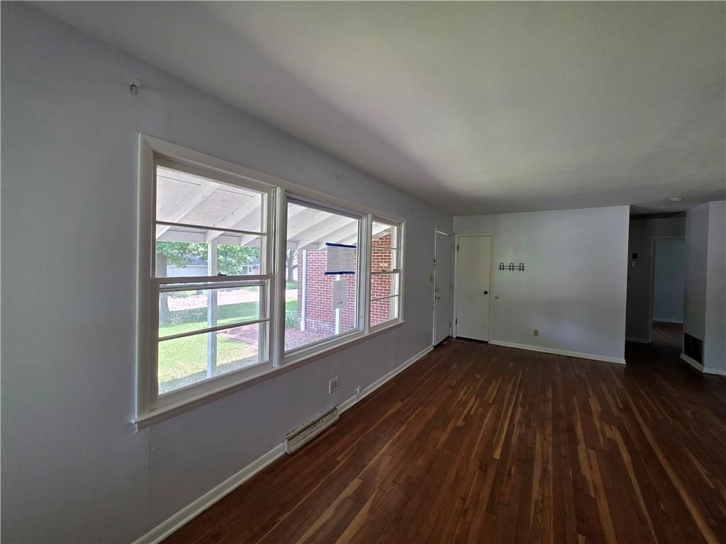1706 S Eddy Street — photo 8