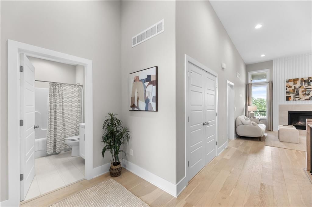804 NE Algonquin Street — photo 3
