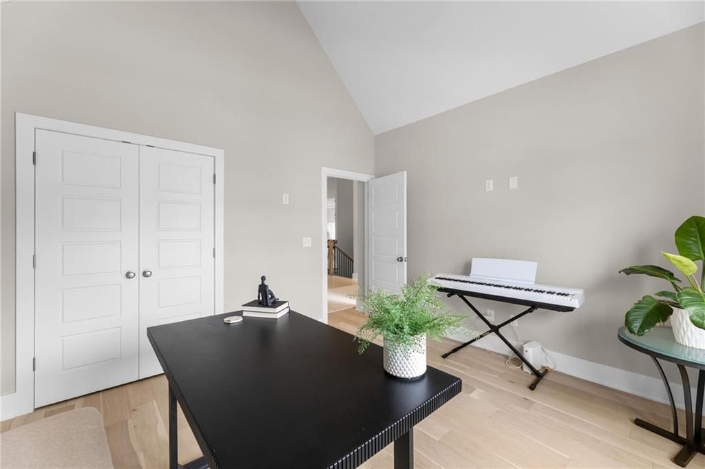 804 NE Algonquin Street — photo 25