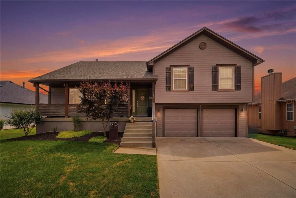 813 SW WOODLAND Drive — photo 1