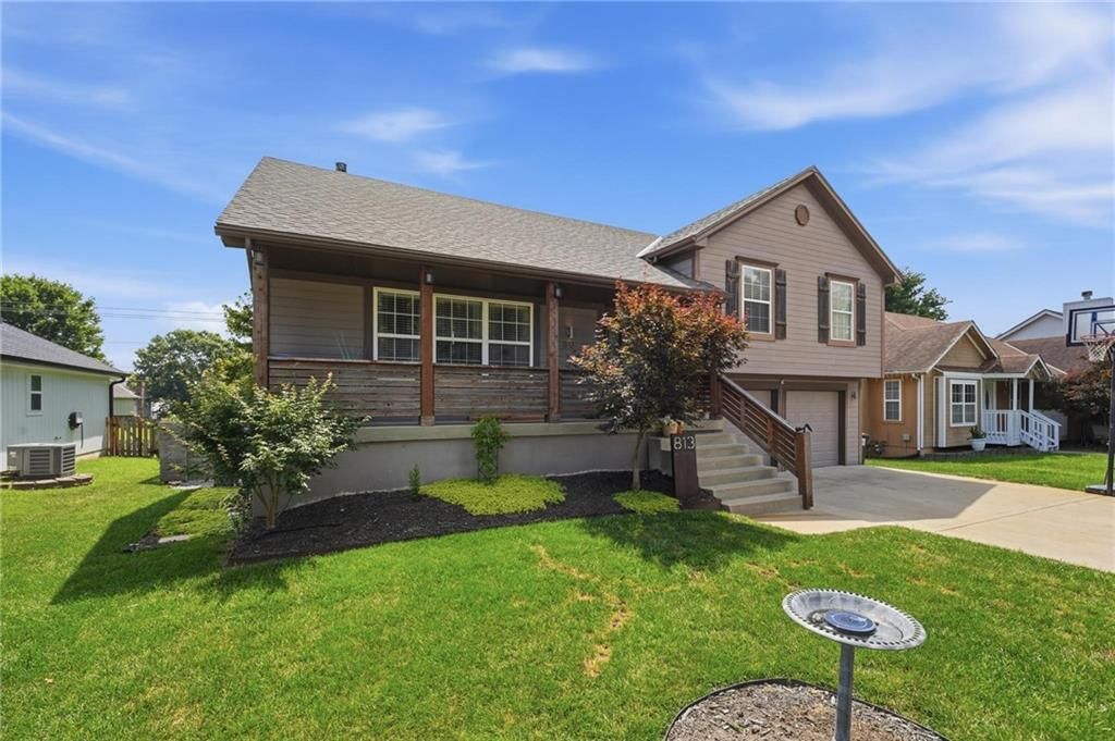 813 SW WOODLAND Drive — photo 3