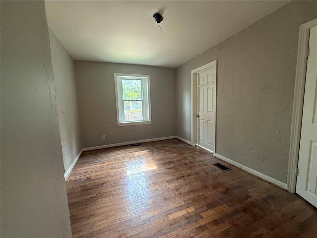 4423 Mission Road — photo 5