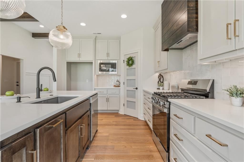 4073 NE Chapel Manor Drive — photo 12