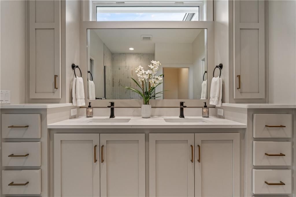 4073 NE Chapel Manor Drive — photo 29