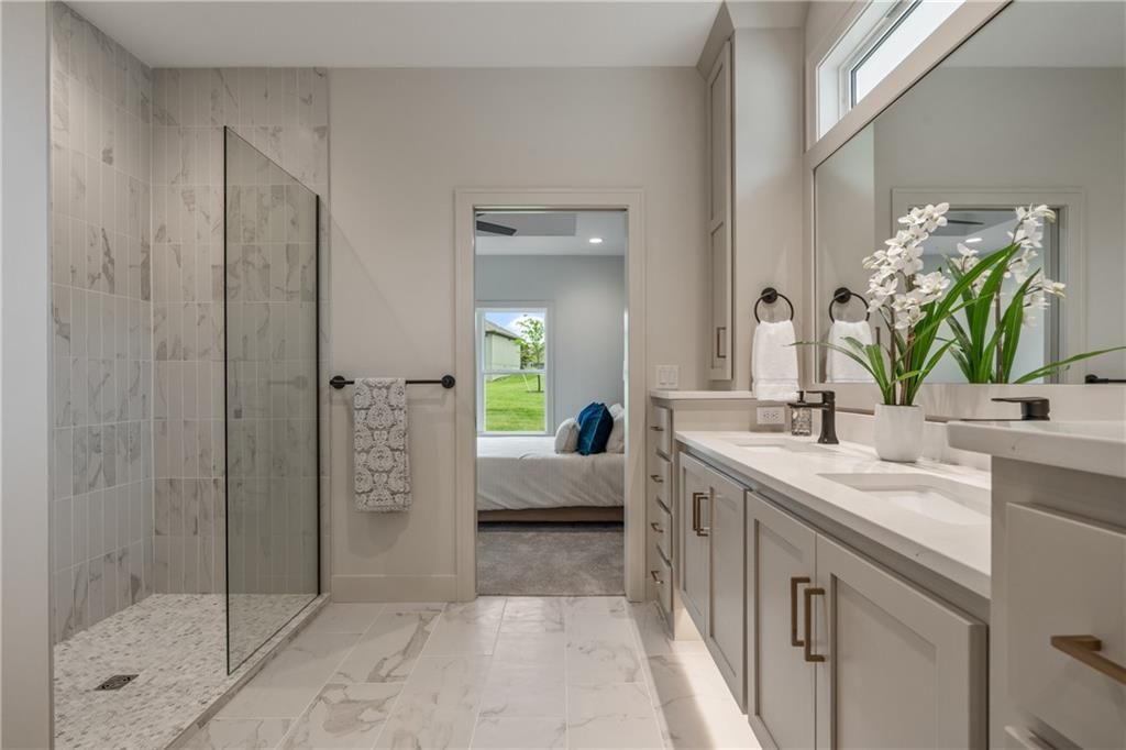 4073 NE Chapel Manor Drive — photo 30