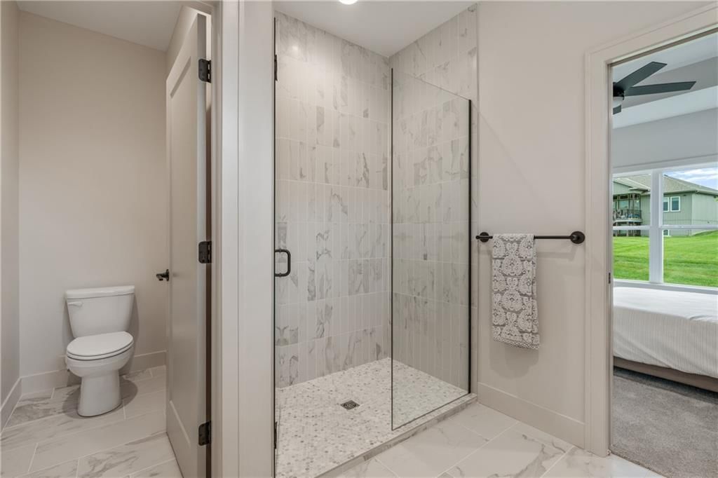 4073 NE Chapel Manor Drive — photo 32