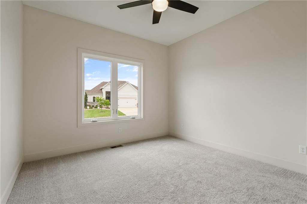 4073 NE Chapel Manor Drive — photo 35