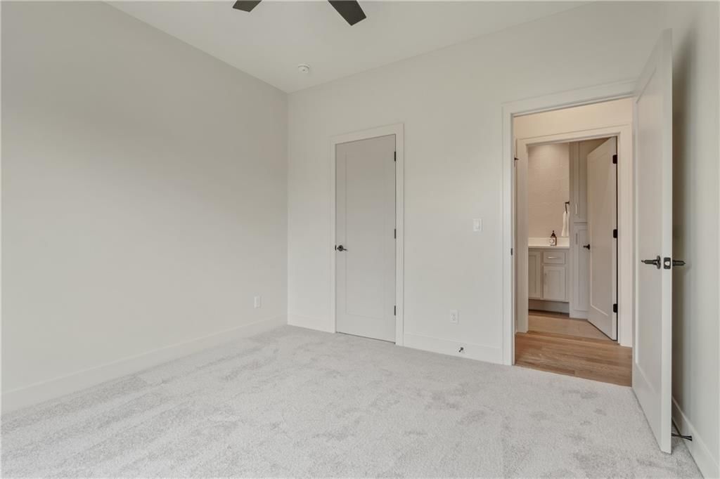 4073 NE Chapel Manor Drive — photo 36