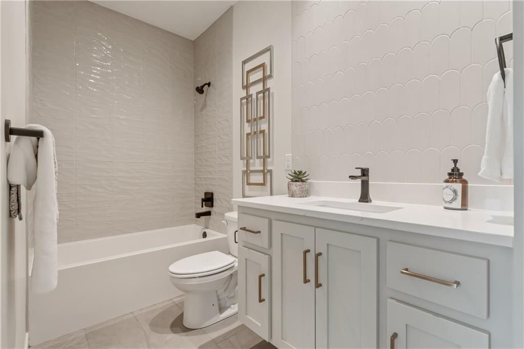 4073 NE Chapel Manor Drive — photo 37