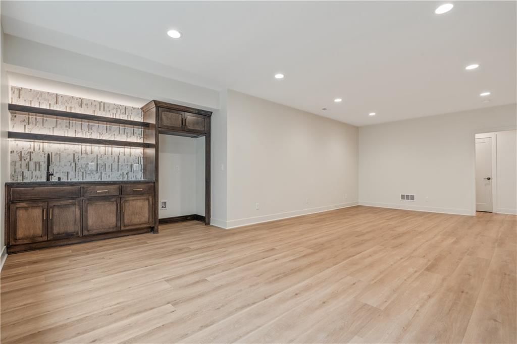 4073 NE Chapel Manor Drive — photo 39