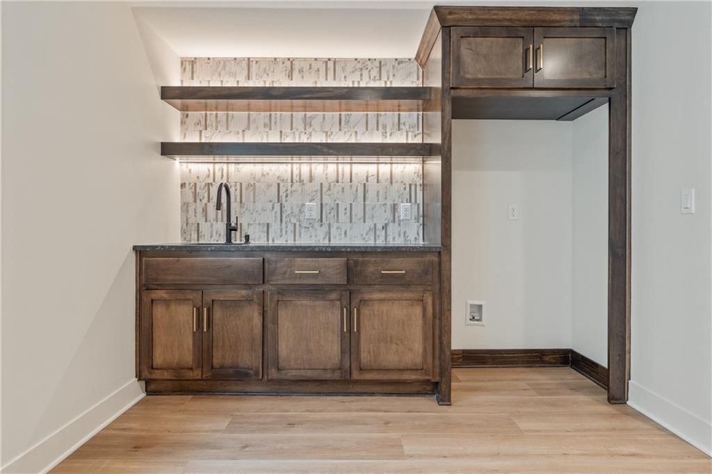 4073 NE Chapel Manor Drive — photo 40