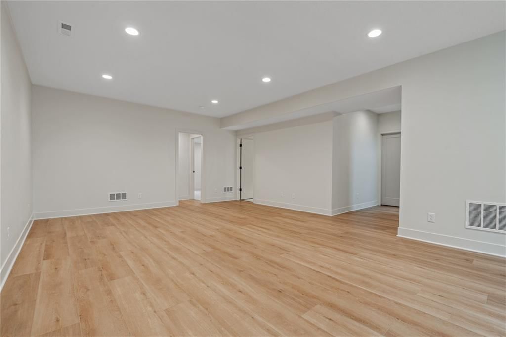 4073 NE Chapel Manor Drive — photo 41