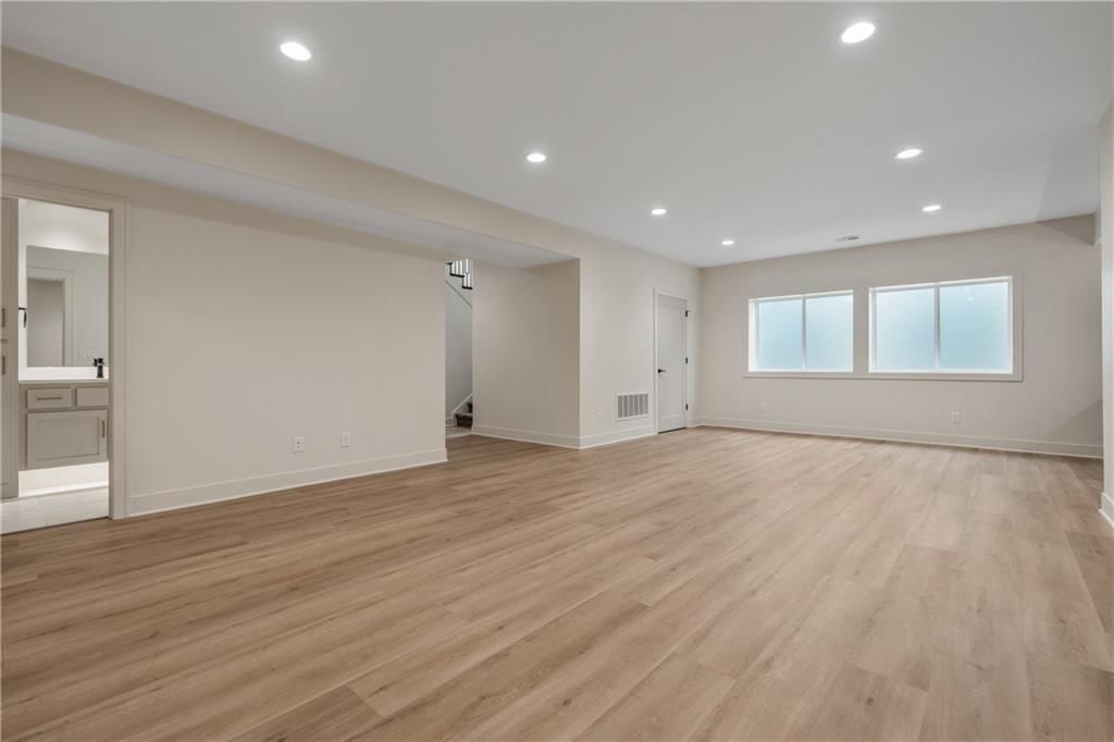 4073 NE Chapel Manor Drive — photo 42